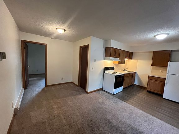 5th image of 24 Chestnut St