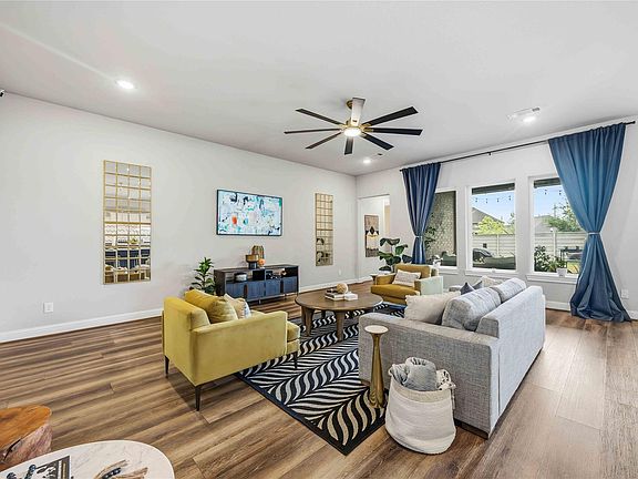 3rd image of 4711 Arbor Hollow Dr