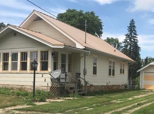 221 3rd Ave NW, Hampton, IA 50441