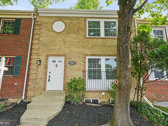3rd image of 4564 King Edward Ct