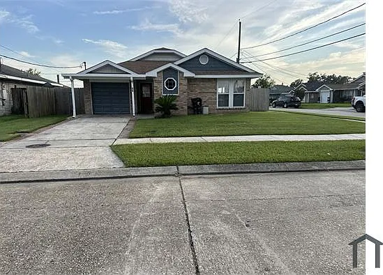 4 bed, 1600 sqft, $2,200 — Photo 3
