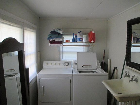 5th image of 921 Cedar St