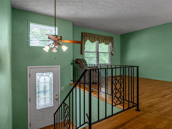 4th image of 1282 Narragansett Park