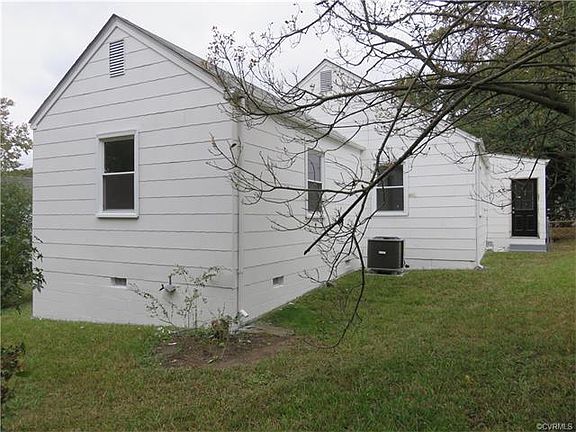 4th image of 2410 Poplar St