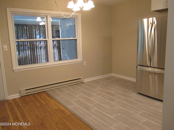 5th image of 552 Sheffield Court #100D
