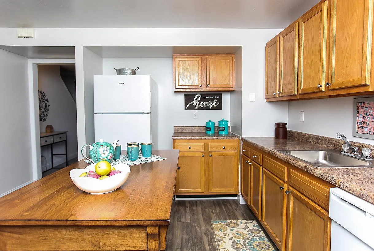 Walden Circle Townhouses — Photo 4