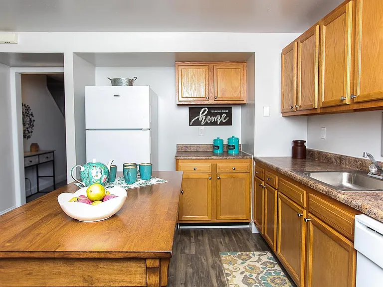 Walden Circle Townhouses — Photo 4