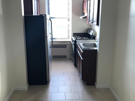 3rd image of 2160 E 17th St #5
