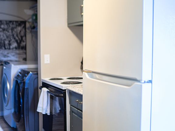 4th image of 834 Avenue C