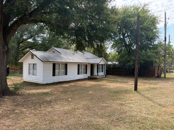 1006 Coffey St, Daingerfield, TX 75638