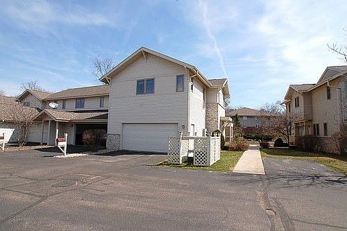 4th image of 20 Wood Brook Way