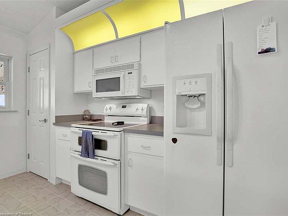 4th image of 3268 Popinjay Ave