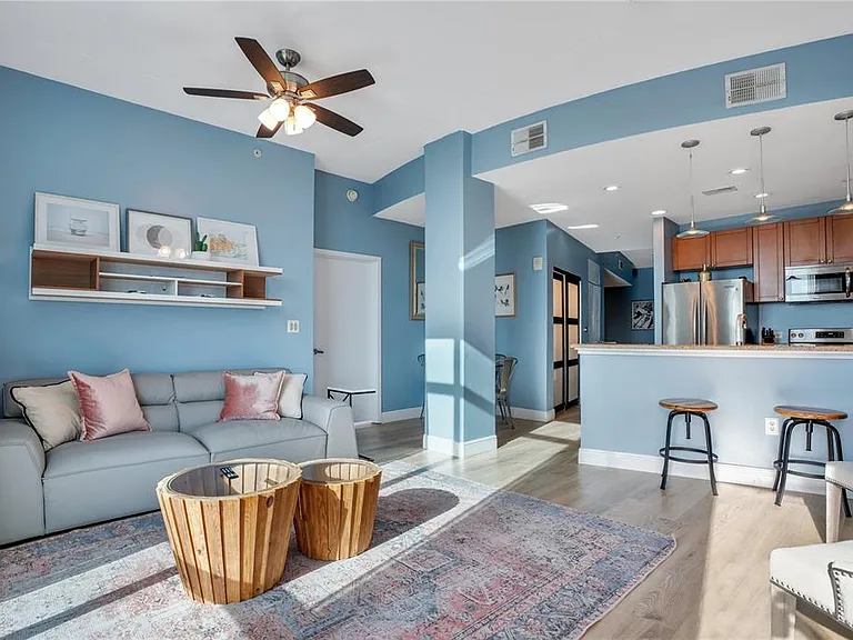 525 E Jackson St #P — Photo 28