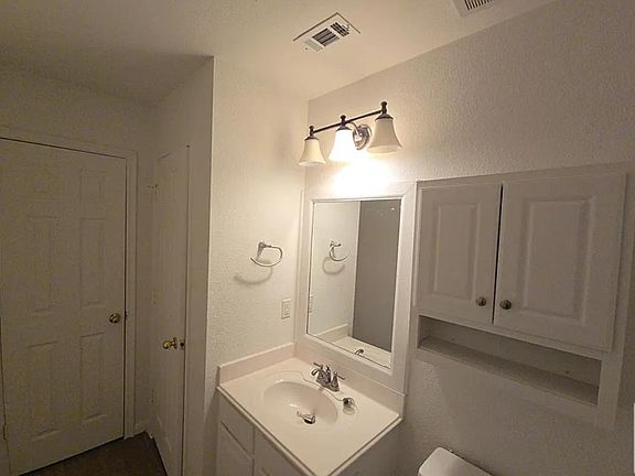 5th image of 4906 Mill Creek Dr
