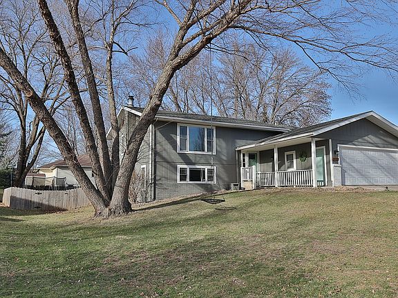 2nd image of 912 Park Ln
