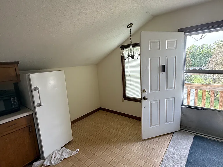 839B Sanford Rd #B — Photo 4