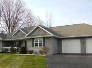 1354 Sunset Beach Rd, Suamico, WI 54173
