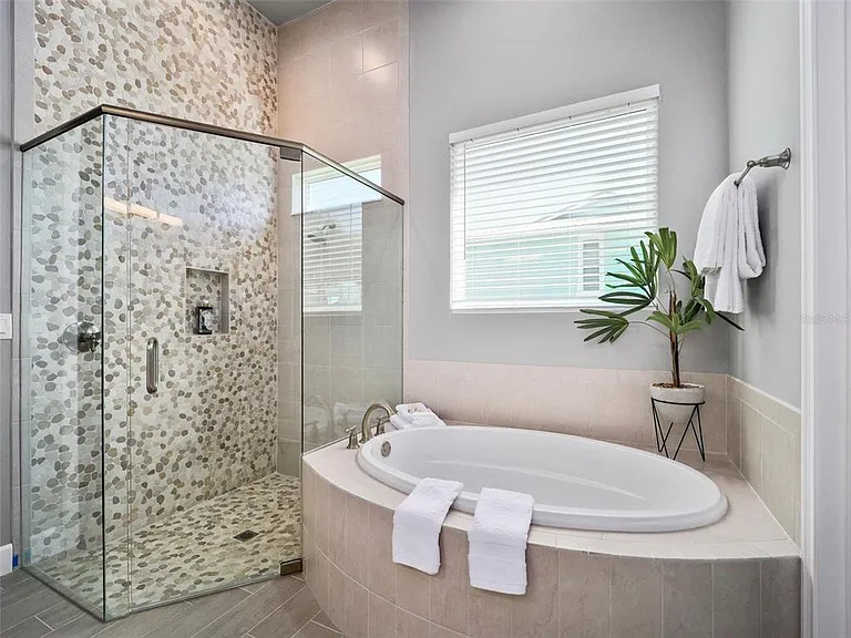 55 Atlantic Dr — Photo 32