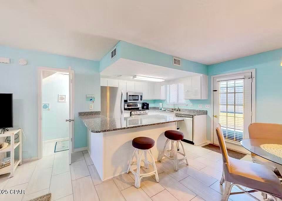 1st image of 206 Robin Ln