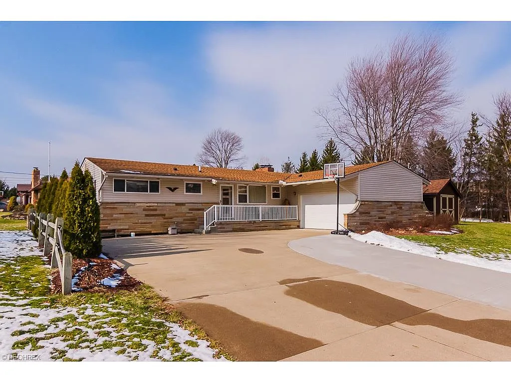 16652 Northview Dr photo 1