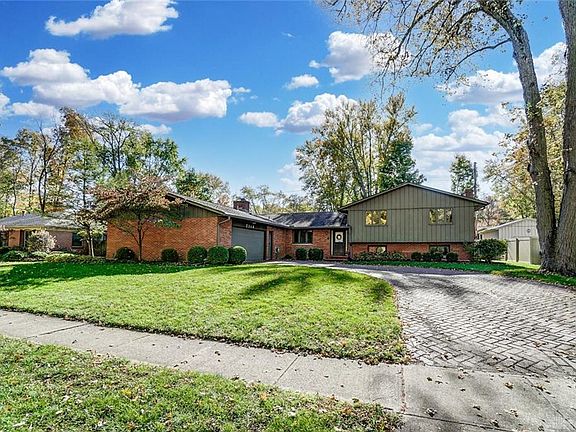 3rd image of 2348 Westlawn Dr