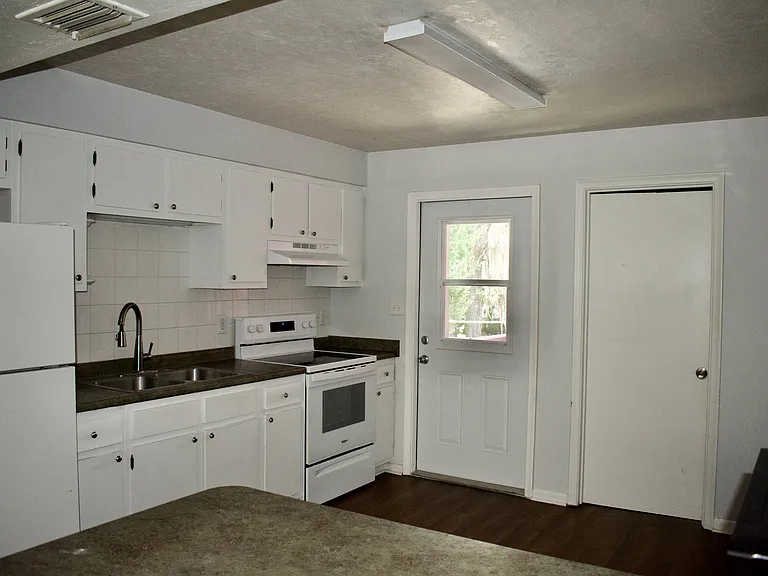 2351 SW 32nd Pl #1 — Photo 10