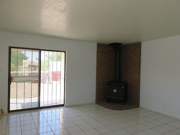 3rd image of 1697 Spruce Ave