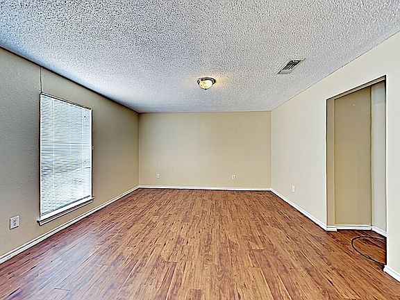 2nd image of 614 Race St APT C
