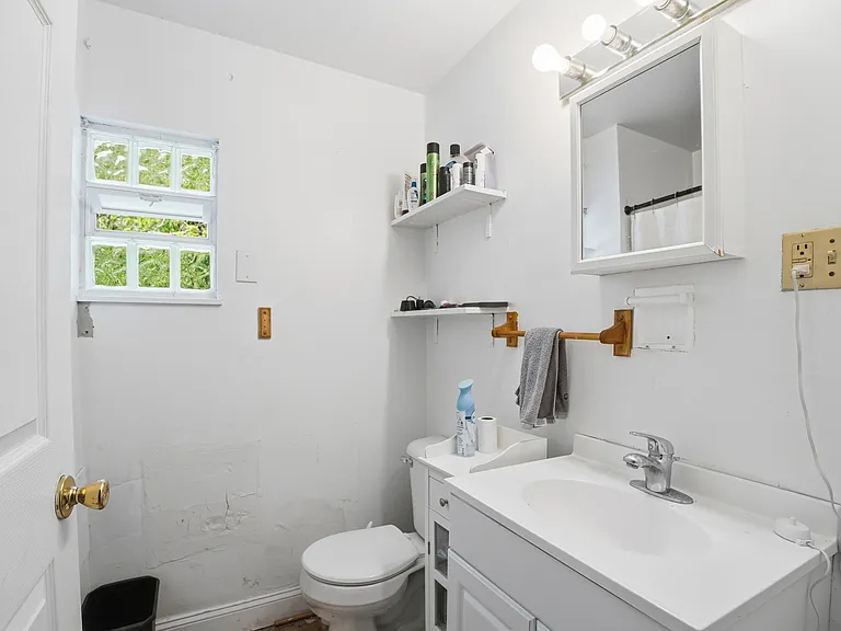 2661 Bellevue Ave — Photo 16