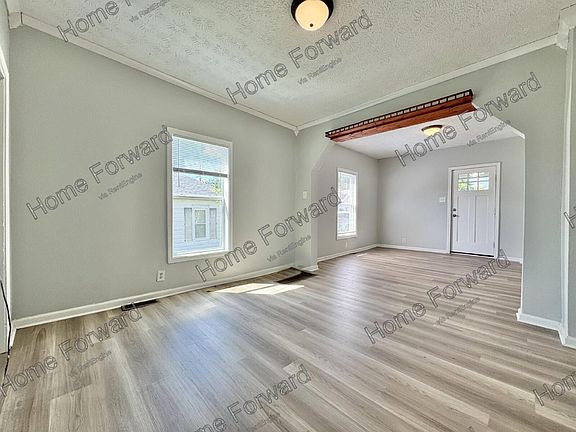 5th image of 90 E Walnut St