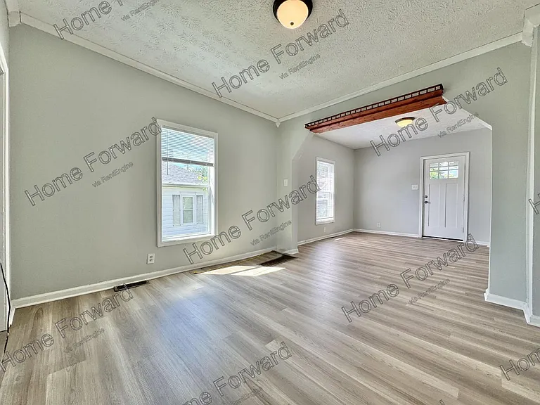 90 E Walnut St — Photo 5