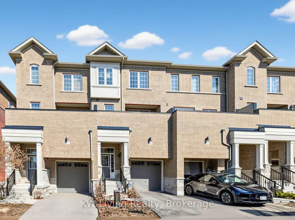 225 Harding Park St, Newmarket, ON L3Y 0E3