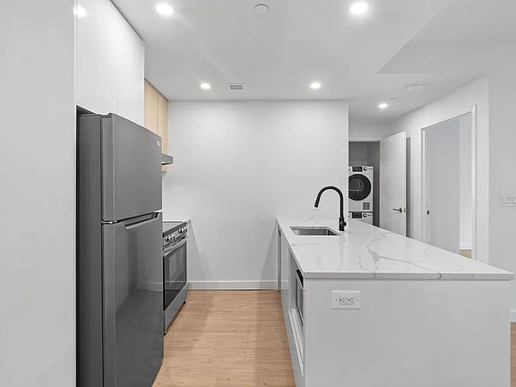 5th image of 827 Sterling Pl #4A