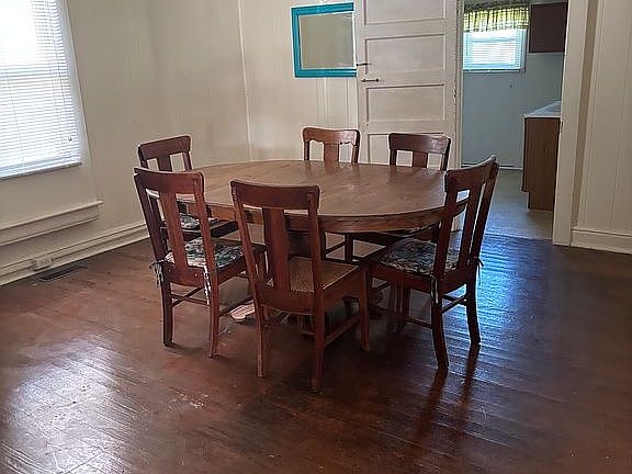3rd image of 109 Jackson St