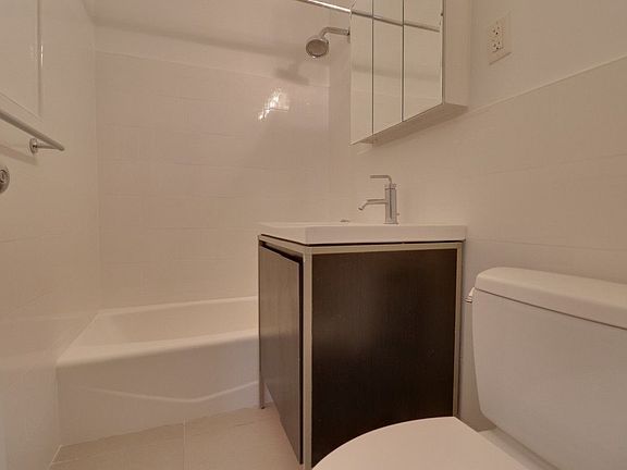5th image of 4 Park Ave APT 9B