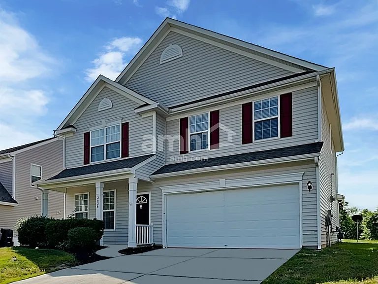 2526 Ingleside Dr — Photo 1