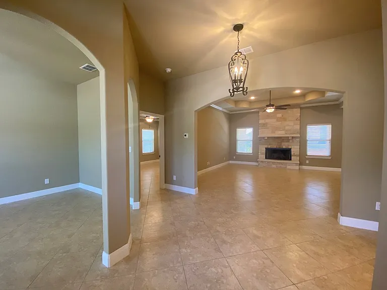 210 Dudley Way — Photo 3