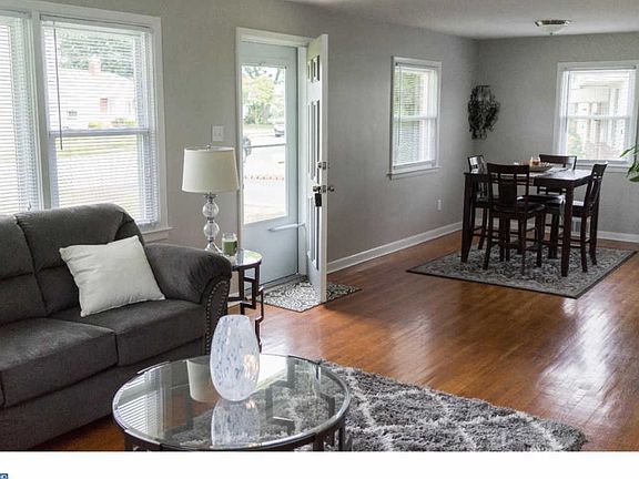 3rd image of 611 Glencroft Cir