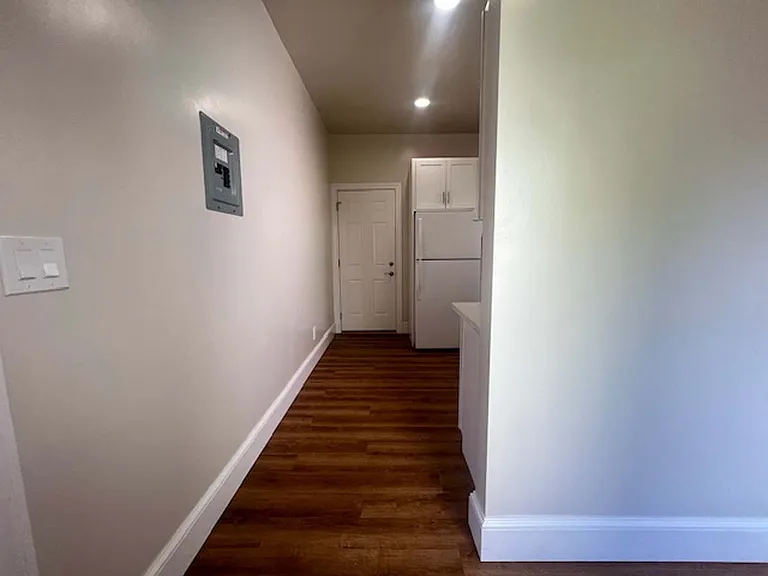 573 Wesley Ave #4 — Photo 42