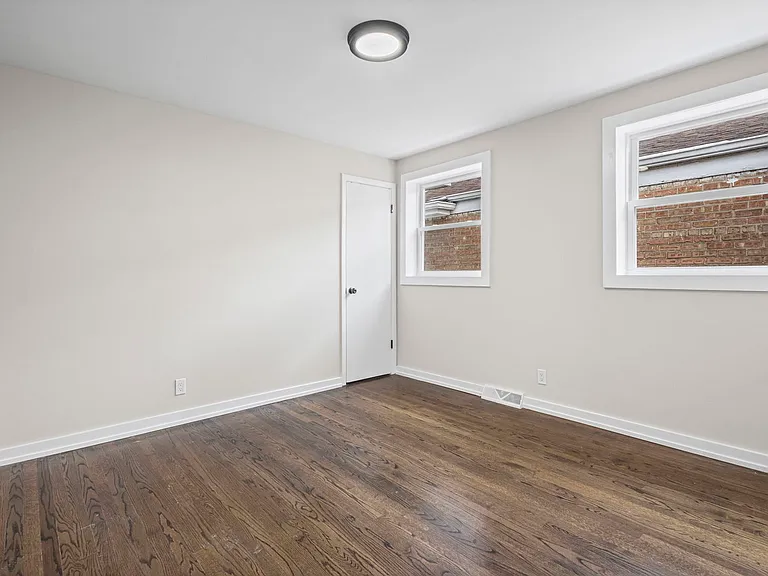 1723 W 75th Pl — Photo 4