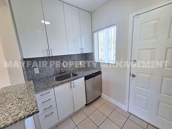 5th image of 701 NE 16th Ave APT 28
