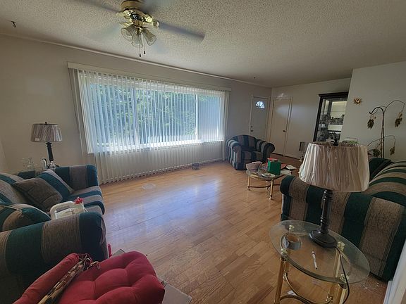 3rd image of 207 Pioneer Ave