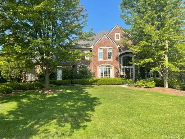 4666 Goodison Place Dr, Rochester, MI 48306