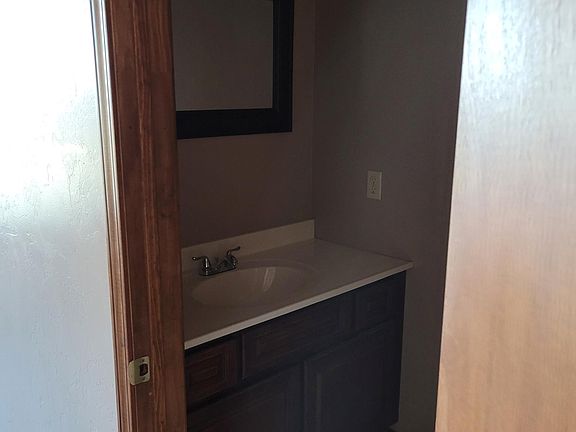 4th image of 917 Elm Ave