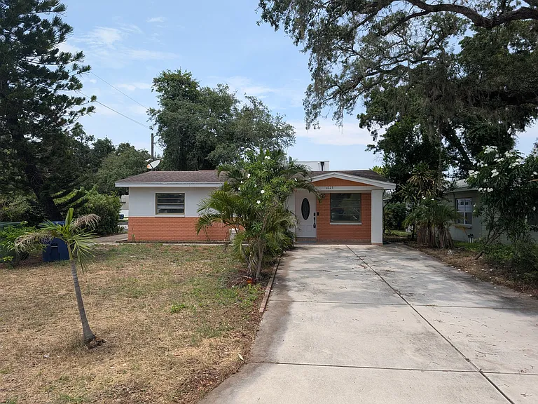 4223 W Laurel St — Photo 2