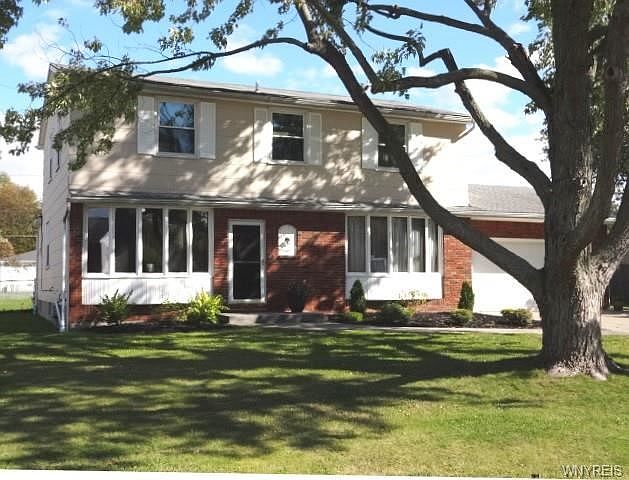 1st image of 8 Lakewood Dr