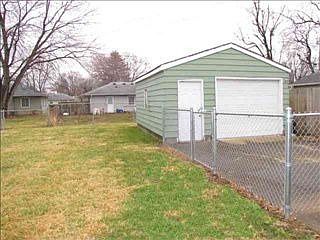 3rd image of 2545 Edgelea Dr