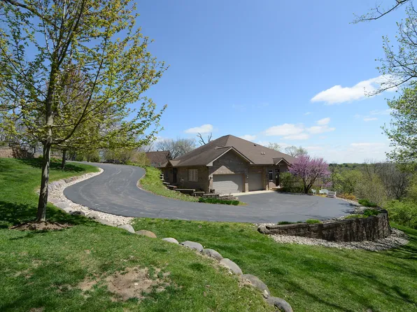 208 Crane Ct, Sleepy Hollow, IL 60118