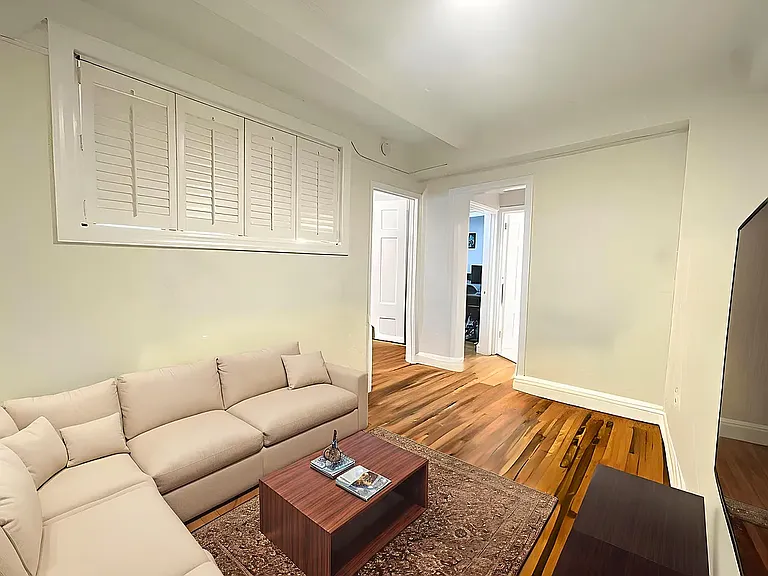 121 E 31st St #1E — Photo 1