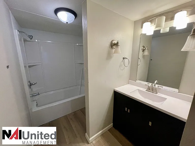 1601 S Alice St — Photo 5